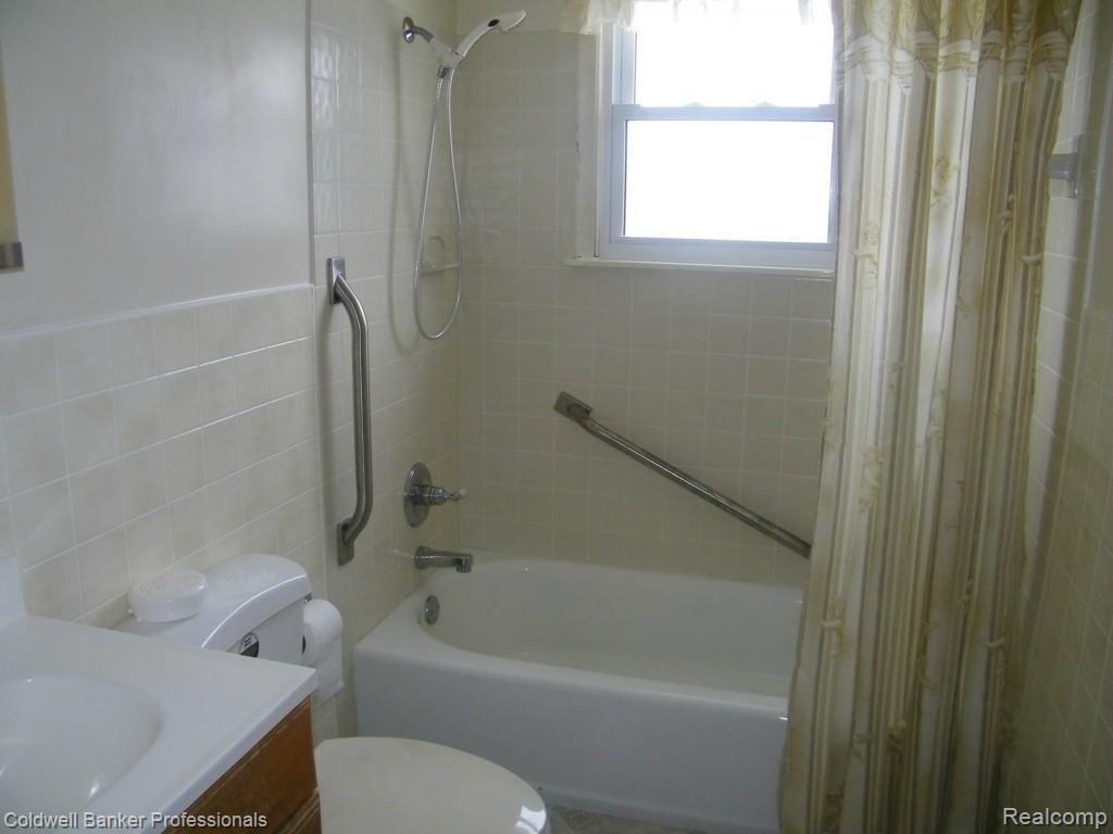 6895 Jefferson Road North Branch, MI 48461 - Photo 18 of 29 100_6317.jpg