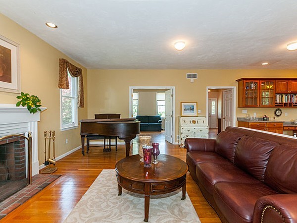 98 Croydon Road Norwood, MA 02062 - Photo 7 of 26 Gallery Image 7
