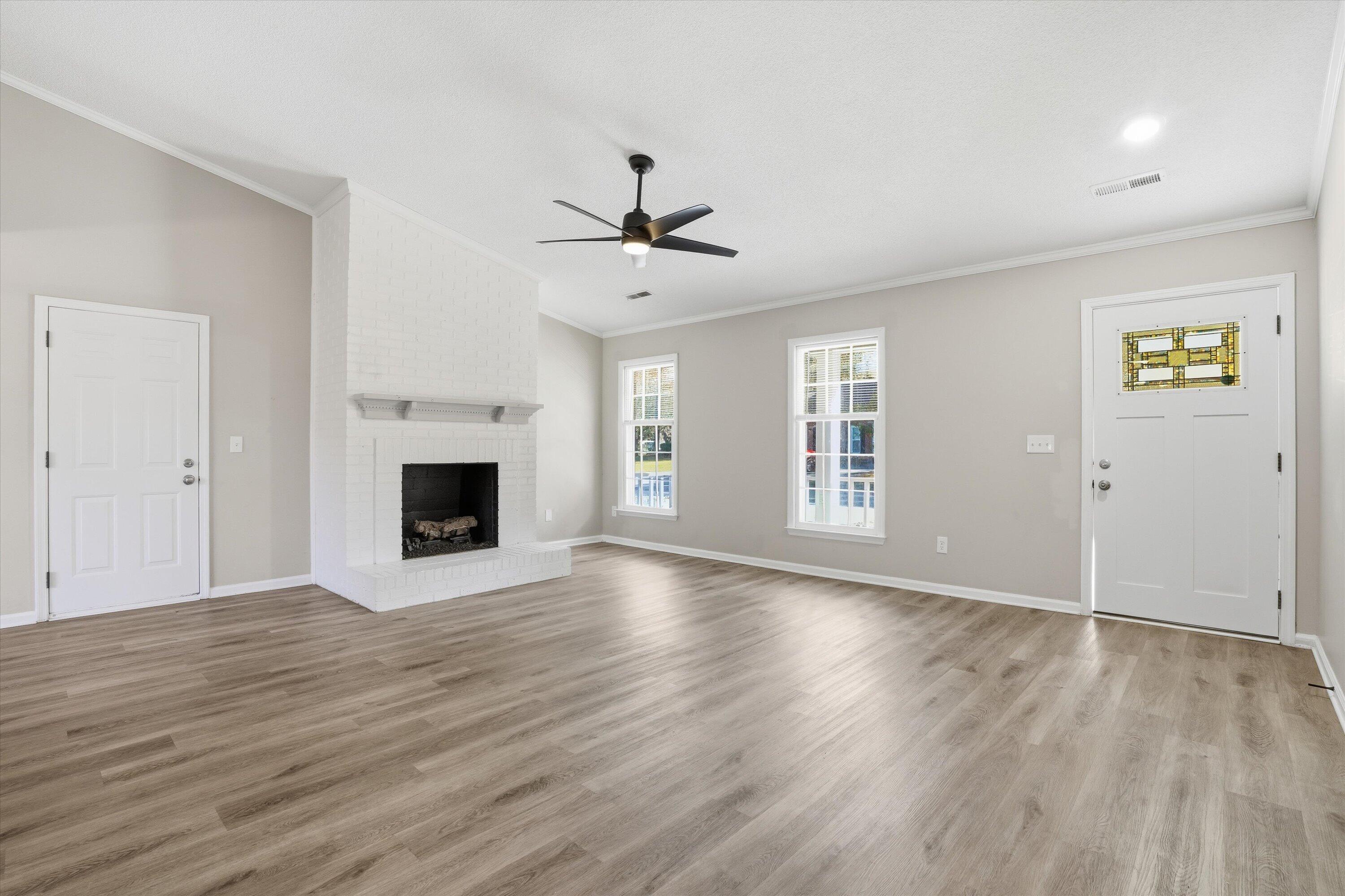 122 Towne Square Road Summerville, SC 29485 - Photo 3 of 22 Huge Living Room