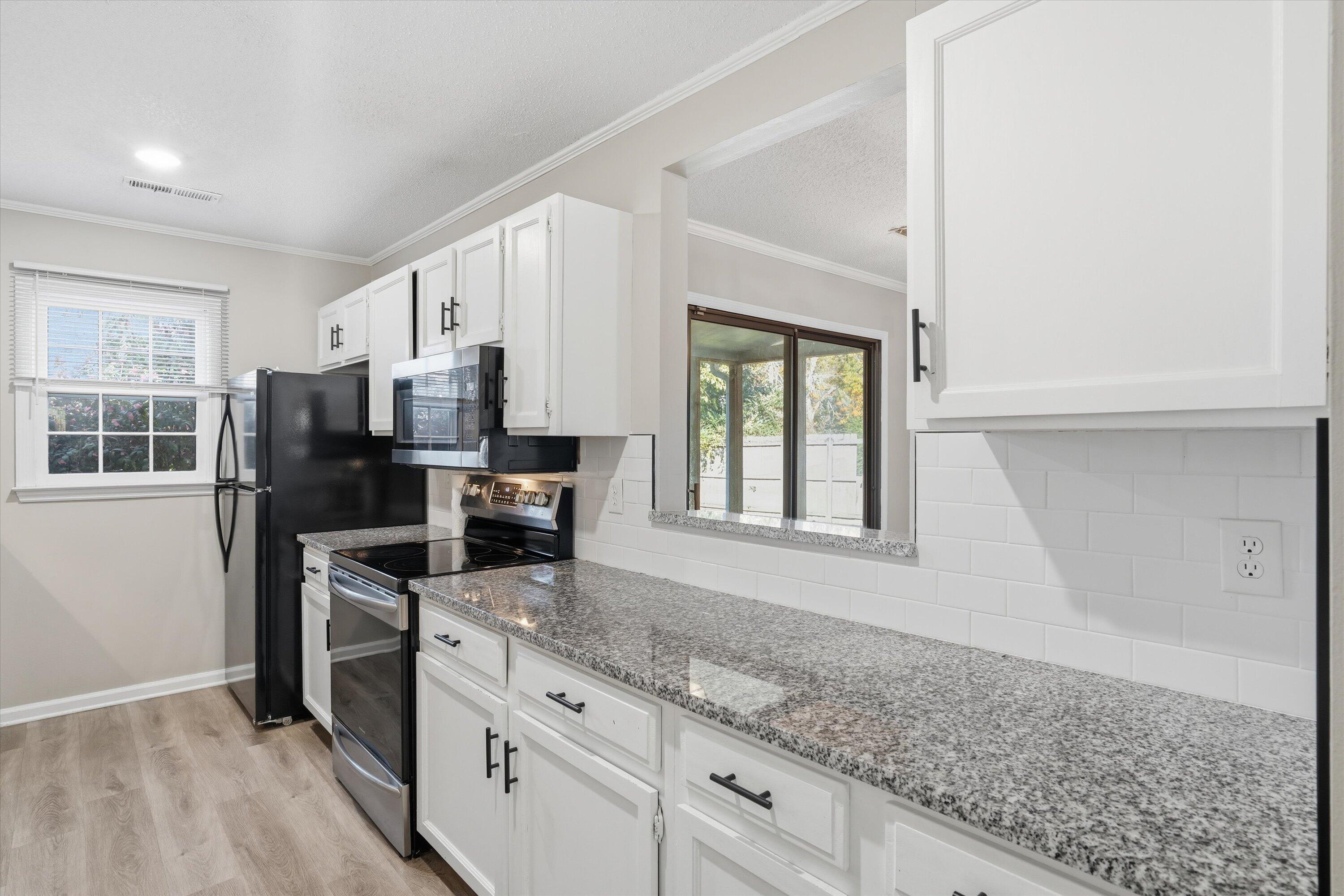 122 Towne Square Road Summerville, SC 29485 - Photo 6 of 22 Granite Countertops!