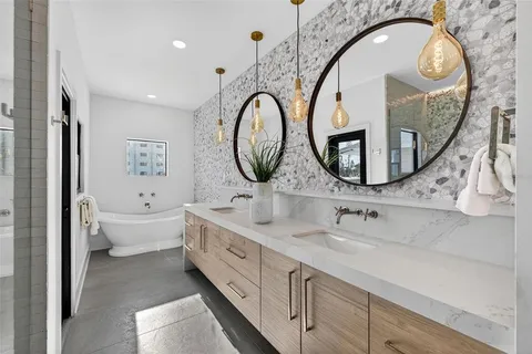 $2,900,000 | 8505 Blind Pass Drive, Treasure Island, FL 33706