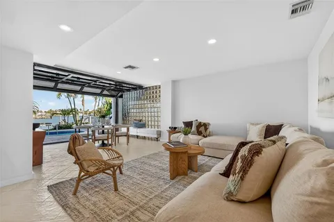 $2,900,000 | 8505 Blind Pass Drive, Treasure Island, FL 33706