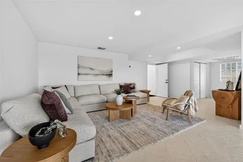 $2,900,000 | 8505 Blind Pass Drive, Treasure Island, FL 33706