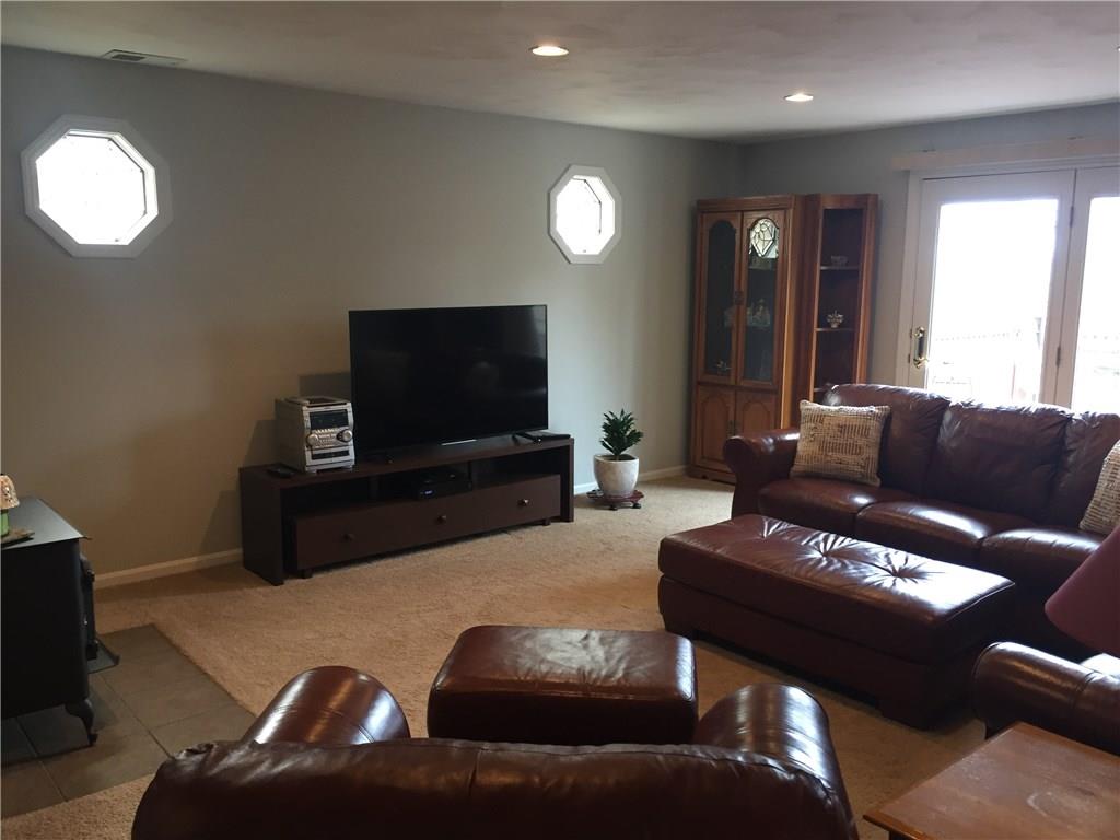 313 Old Farm Road Pittsburgh, PA 15228 - Photo 11 of 25 Gallery Image 11