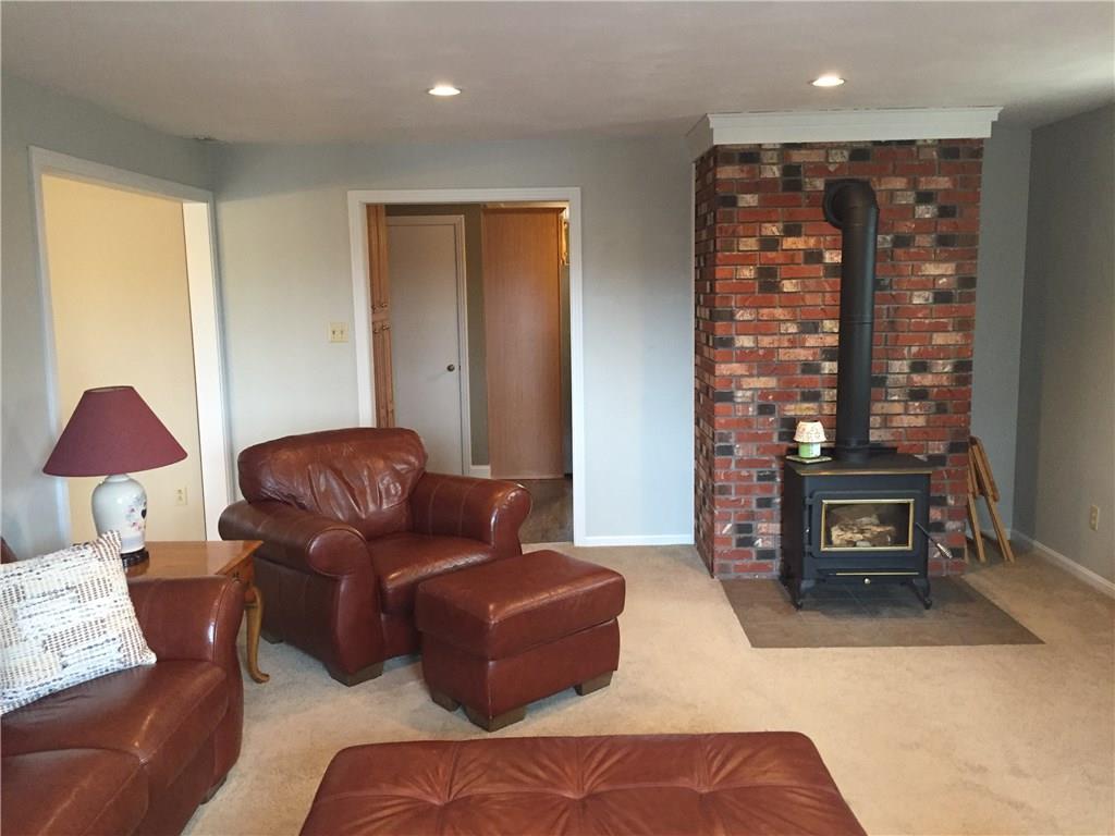 313 Old Farm Road Pittsburgh, PA 15228 - Photo 12 of 25 Gallery Image 12