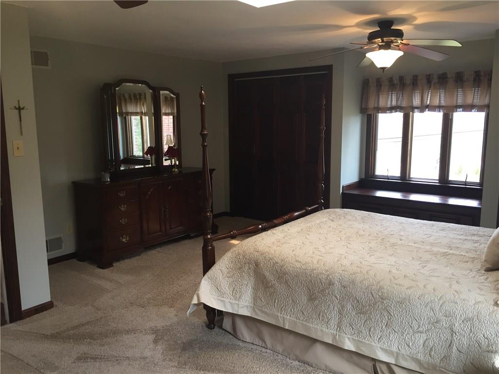 313 Old Farm Road Pittsburgh, PA 15228 - Photo 20 of 25 Gallery Image 20