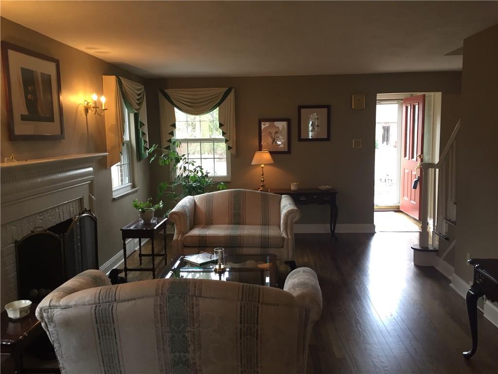 313 Old Farm Road Pittsburgh, PA 15228 - Photo 3 of 25 Gallery Image 3