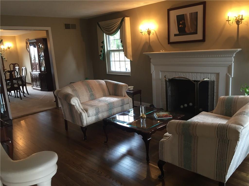 313 Old Farm Road Pittsburgh, PA 15228 - Photo 4 of 25 Gallery Image 4