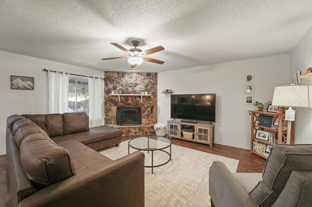 2917 Highgate Lane Bedford, TX 76021 - Photo 7 of 28