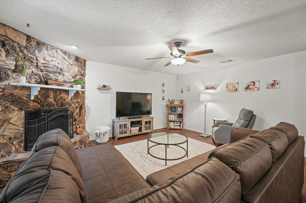 2917 Highgate Lane Bedford, TX 76021 - Photo 8 of 28