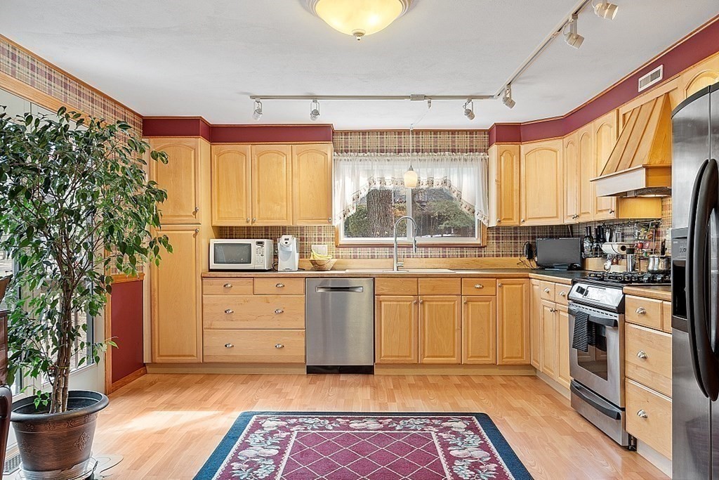 68 East Bluff Road, Unit 68 Ashland, MA 01721 - Photo 3 of 32 Gallery Image 3