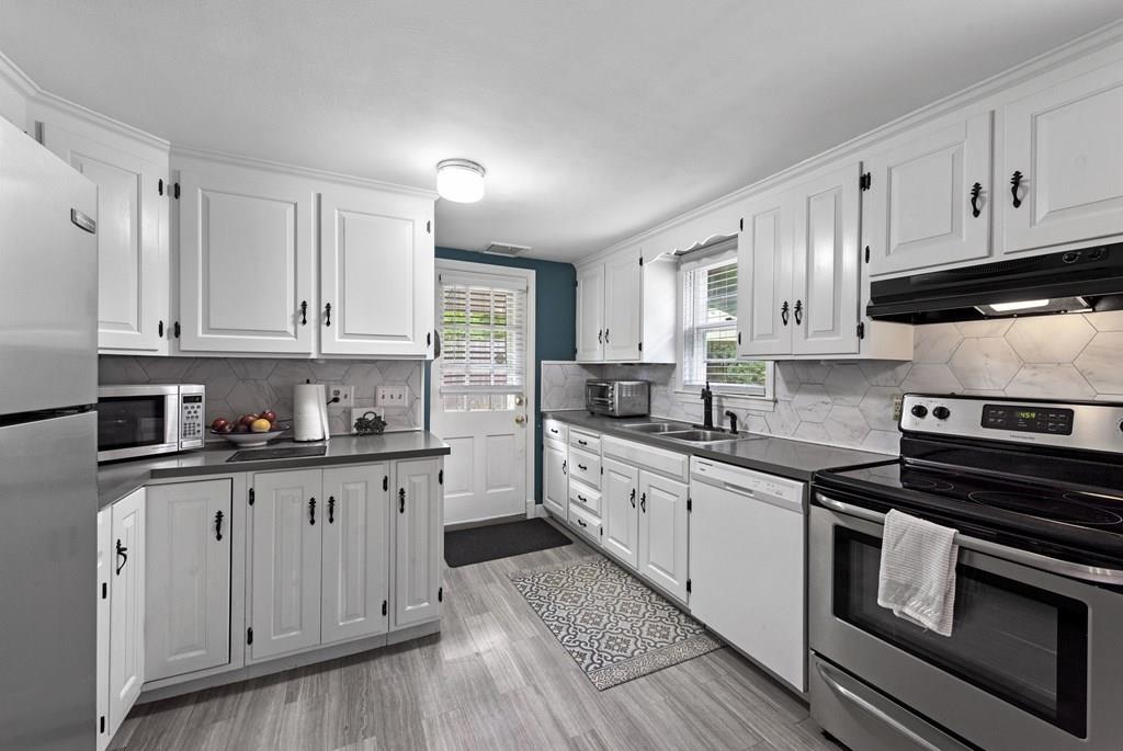 274 Maple Street Danvers, MA 01923 - Photo 3 of 27 Gallery Image 3