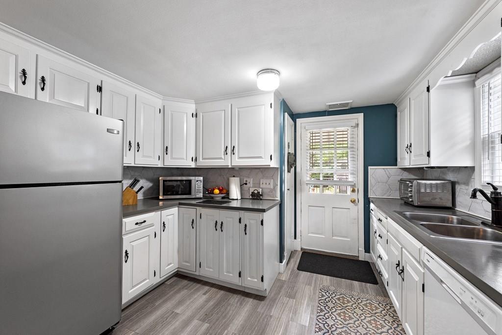 274 Maple Street Danvers, MA 01923 - Photo 4 of 27 Gallery Image 4