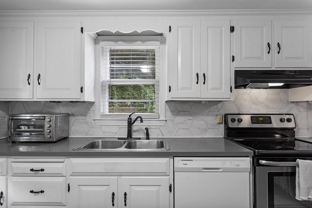 274 Maple Street Danvers, MA 01923 - Photo 5 of 27 Gallery Image 5