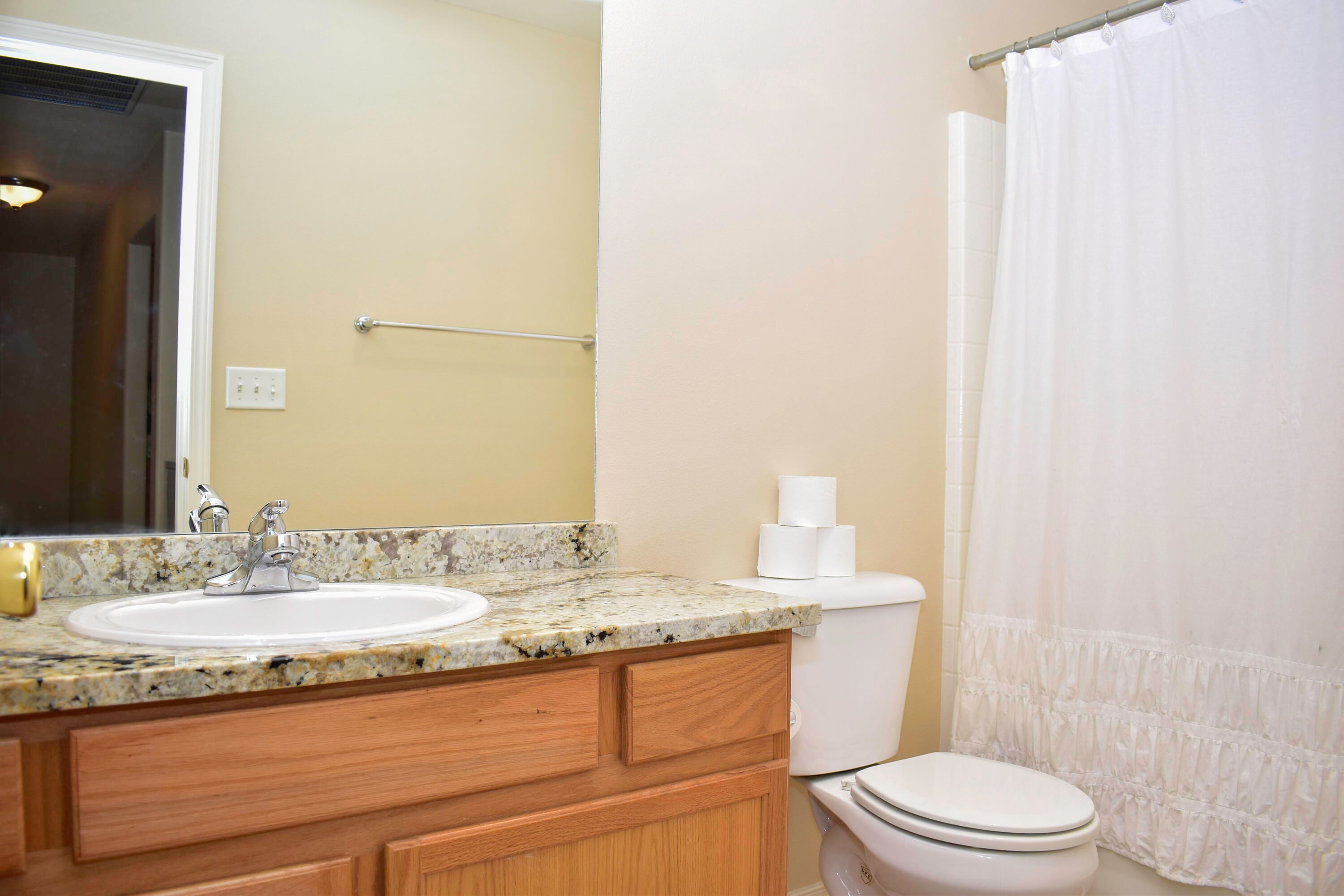 3015 Merriman Road, Unit 2 Medford, OR 97501 - Photo 8 of 19 DSC_0330