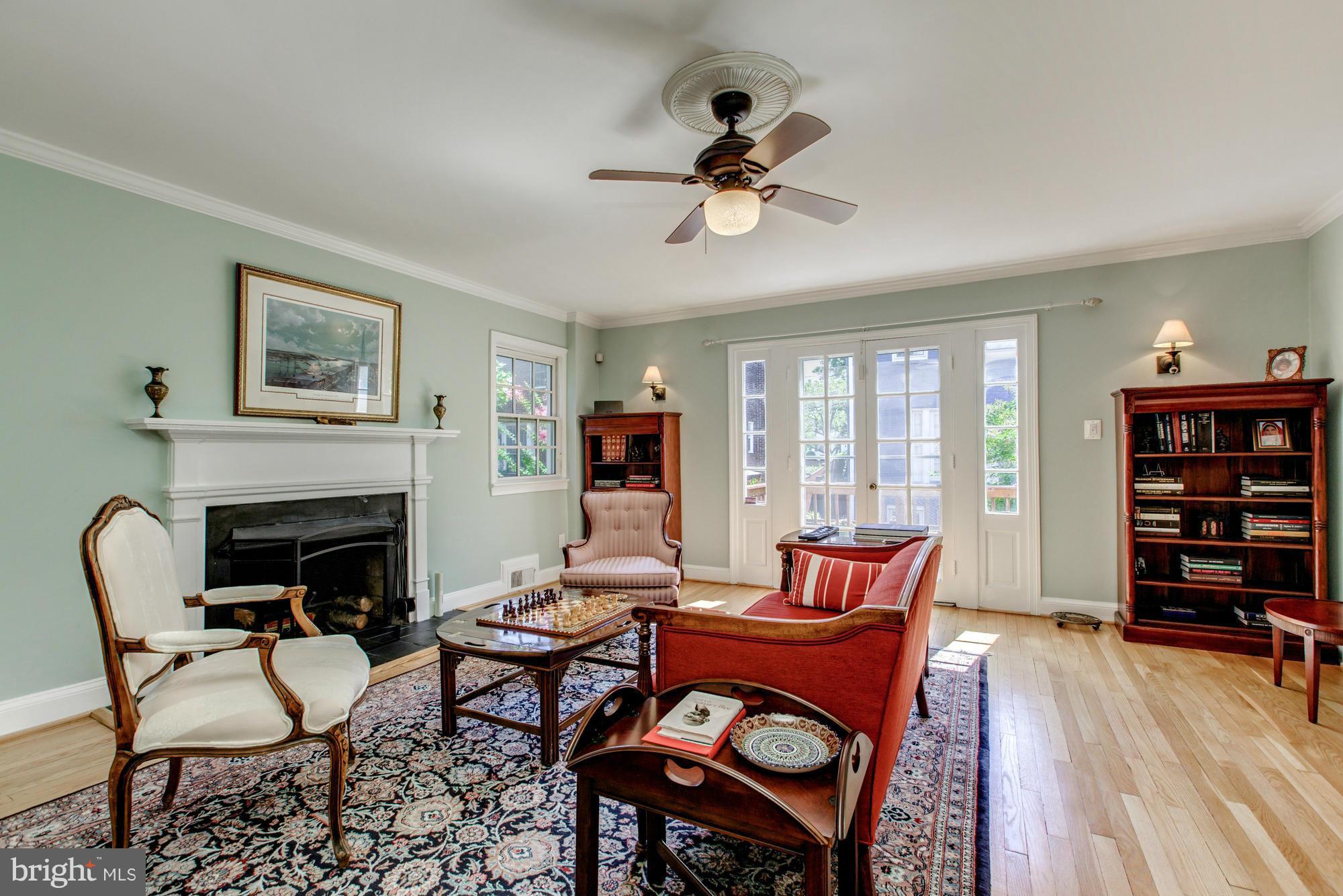 1216 Portner Road Alexandria, VA 22314 - Photo 11 of 27 Living Room