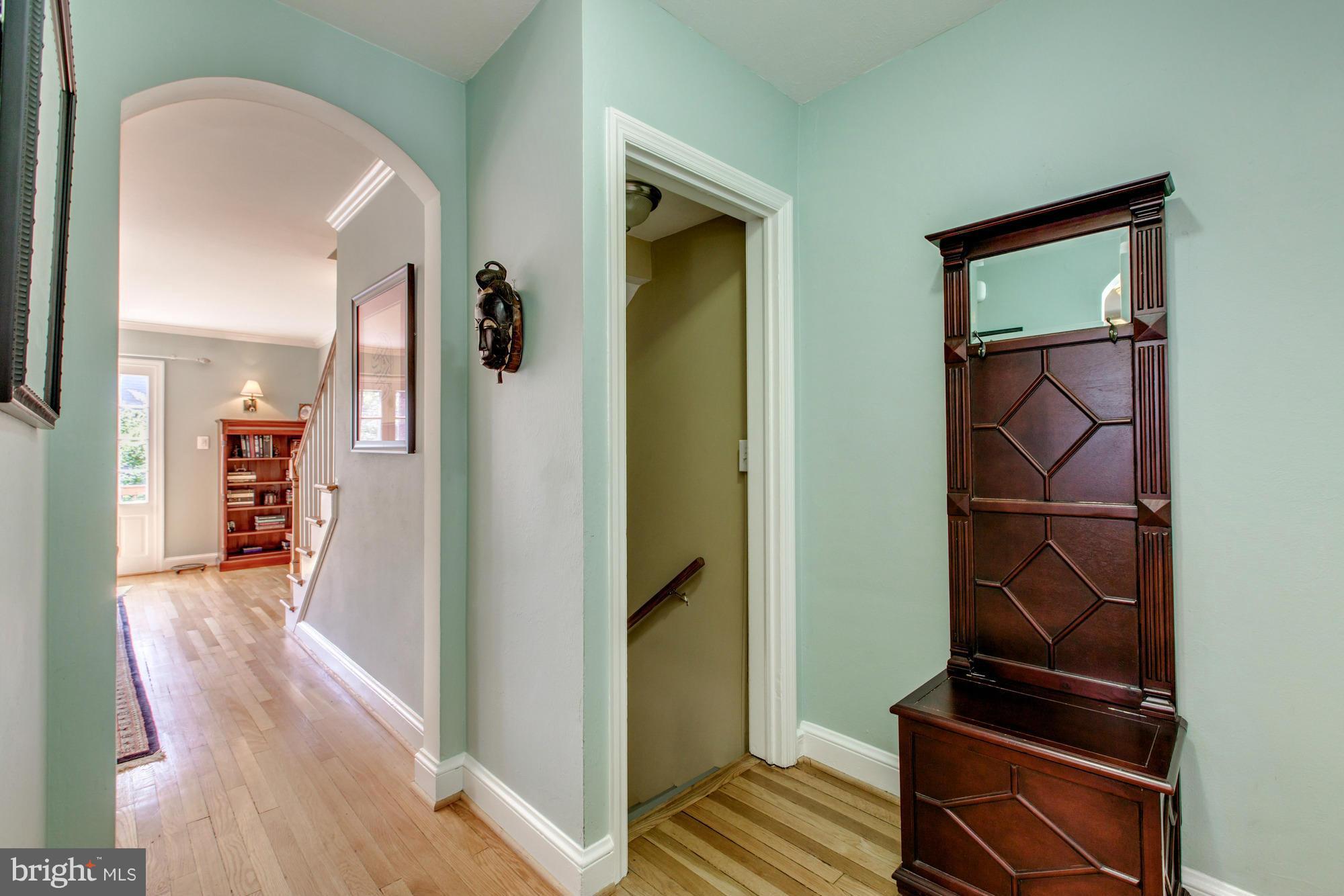1216 Portner Road Alexandria, VA 22314 - Photo 3 of 27 Foyer