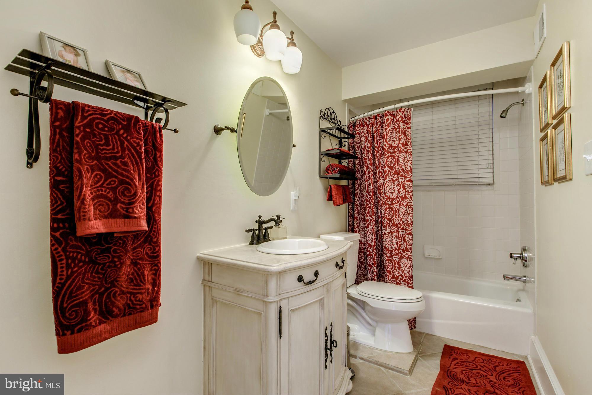 1216 Portner Road Alexandria, VA 22314 - Photo 22 of 27 Bath