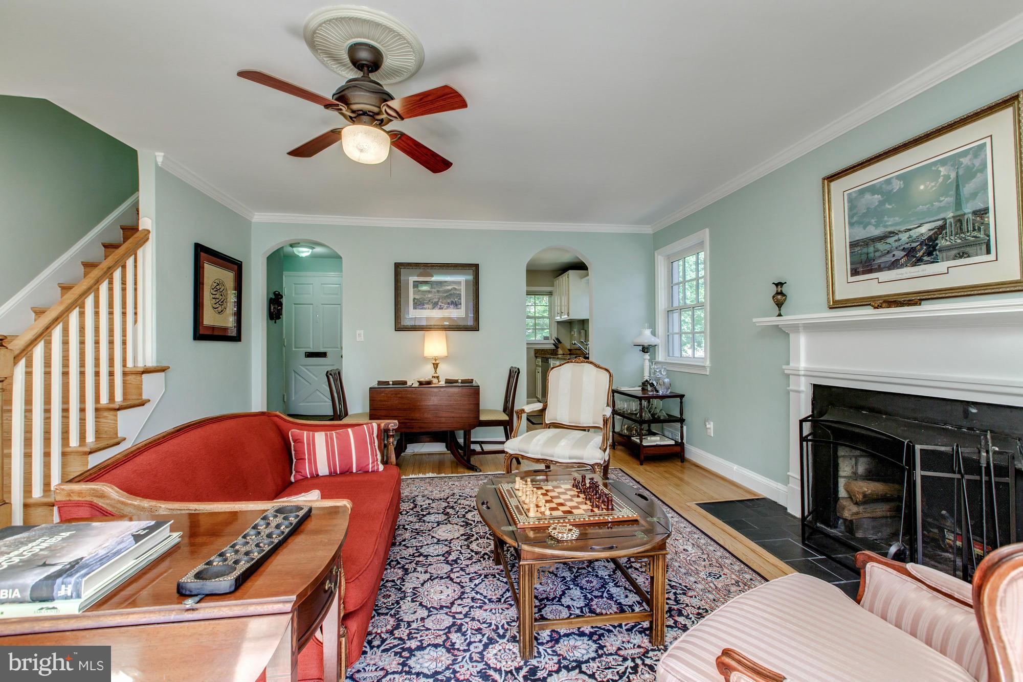 1216 Portner Road Alexandria, VA 22314 - Photo 9 of 27 Living Room