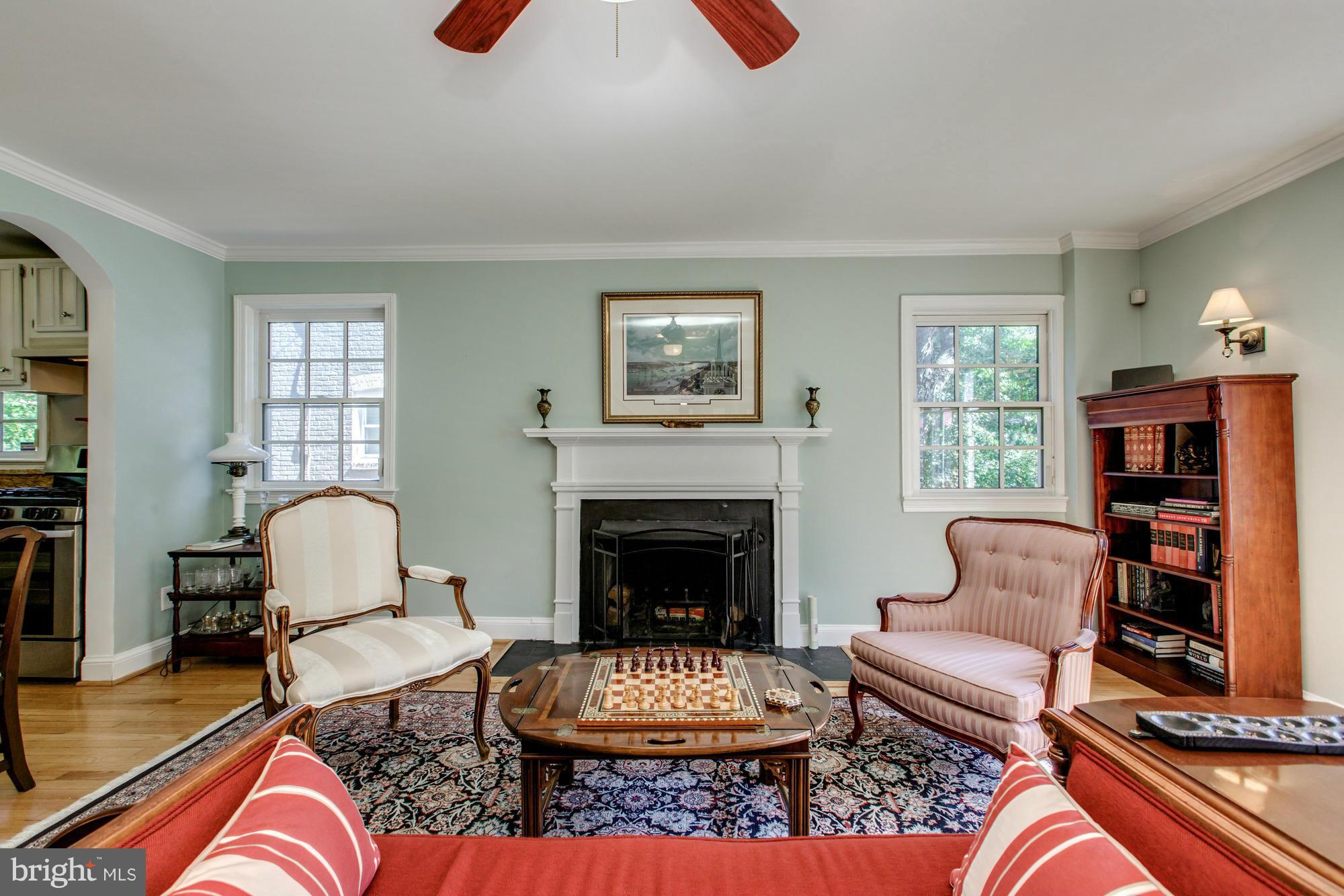 1216 Portner Road Alexandria, VA 22314 - Photo 10 of 27 Living Room