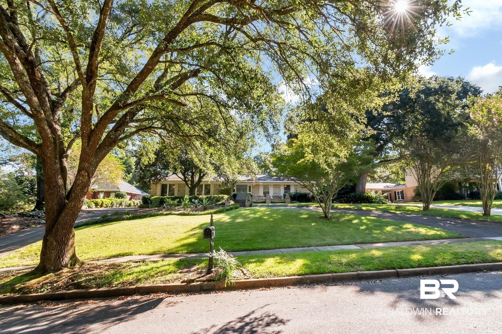 251 Suffolk Road Mobile, AL 36608 - Photo 3 of 53