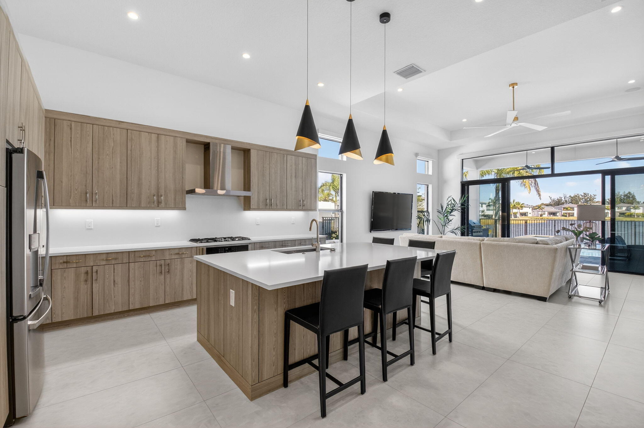 20370 Whistling Straits Way Boca Raton, FL 33434 - Photo 5 of 40 a kitchen that has a table and chairs in it