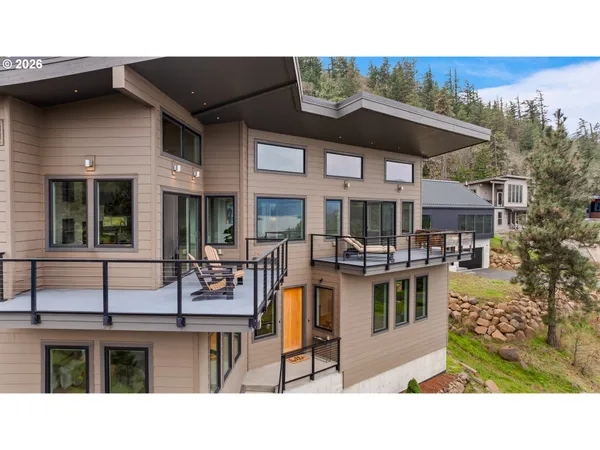 $2,050,000 | 400 Maya Way, Mosier, OR 97040