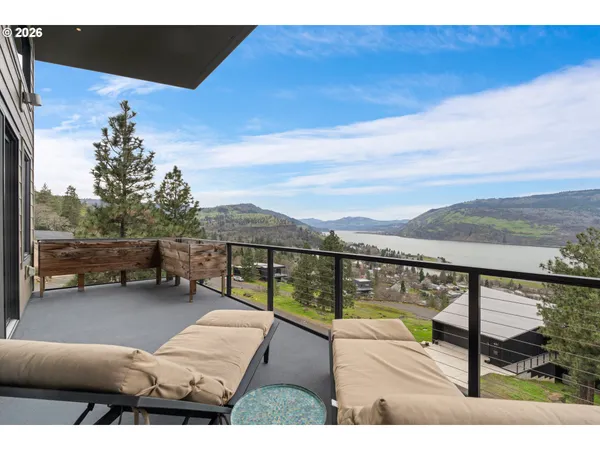 $2,050,000 | 400 Maya Way, Mosier, OR 97040