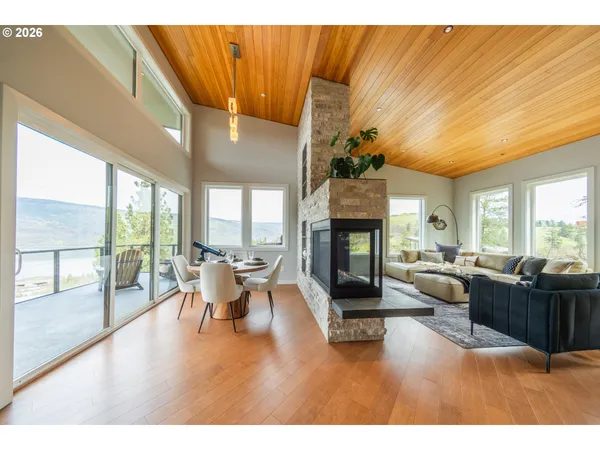 $2,050,000 | 400 Maya Way, Mosier, OR 97040