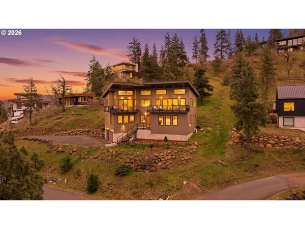 $2,050,000 | 400 Maya Way, Mosier, OR 97040