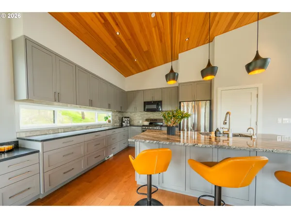 $2,050,000 | 400 Maya Way, Mosier, OR 97040