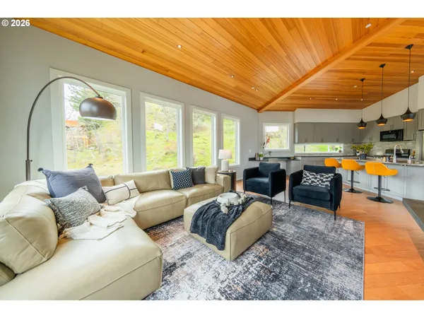 $2,050,000 | 400 Maya Way, Mosier, OR 97040