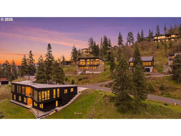 $2,050,000 | 400 Maya Way, Mosier, OR 97040