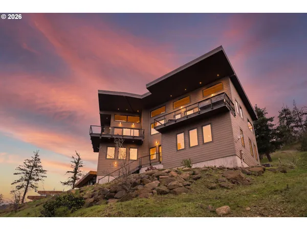 $2,050,000 | 400 Maya Way, Mosier, OR 97040