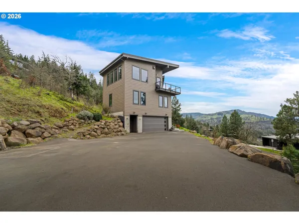 $2,050,000 | 400 Maya Way, Mosier, OR 97040