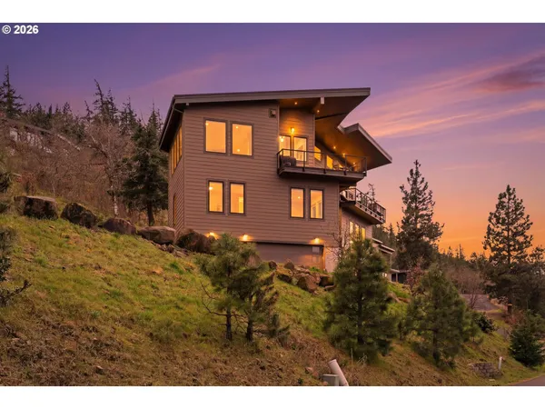 $2,050,000 | 400 Maya Way, Mosier, OR 97040