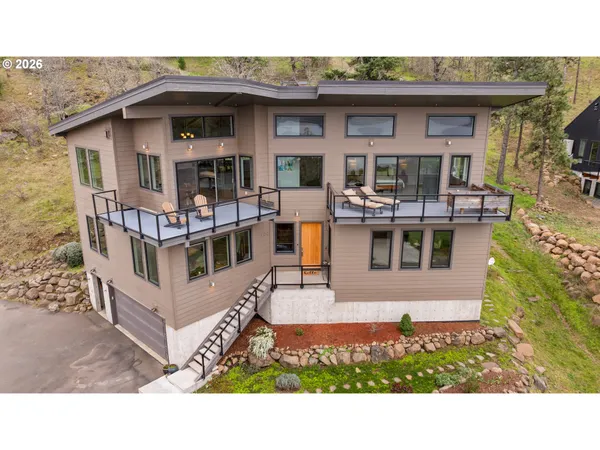 $2,050,000 | 400 Maya Way, Mosier, OR 97040