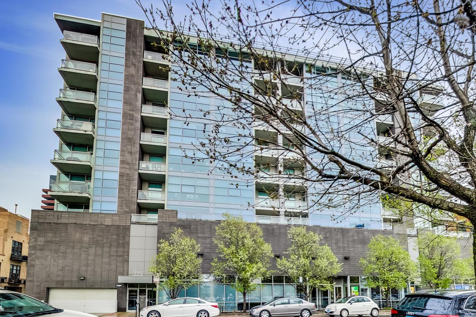 225 South Sangamon Street, Unit 809 Chicago, IL 60607 - Photo 2 of 34 front view of a building