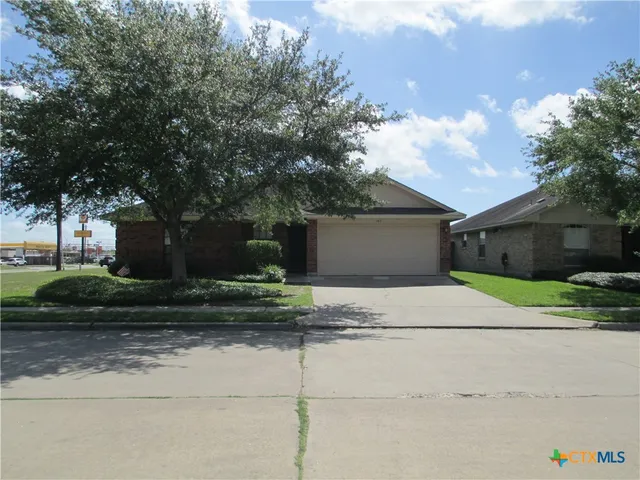 $1,725 | 102 Gemini Court, Victoria, TX 77901
