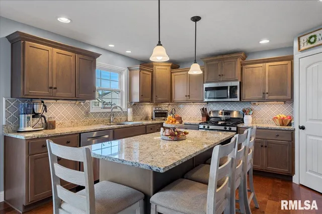 $439,900 | 905 Boxwood Court, Chatham, IL 62629