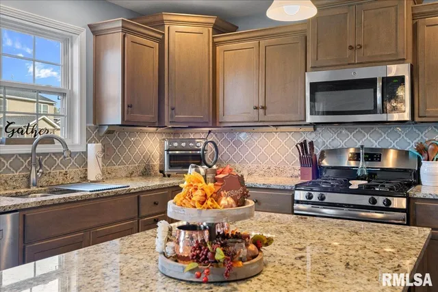 $439,900 | 905 Boxwood Court, Chatham, IL 62629