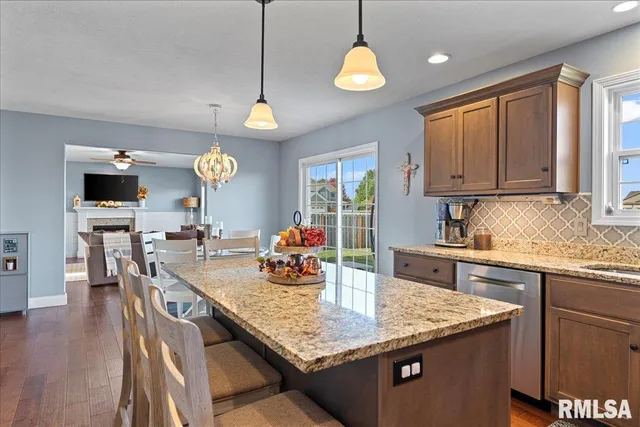 $439,900 | 905 Boxwood Court, Chatham, IL 62629