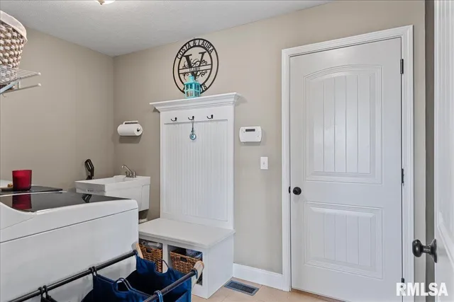 $439,900 | 905 Boxwood Court, Chatham, IL 62629