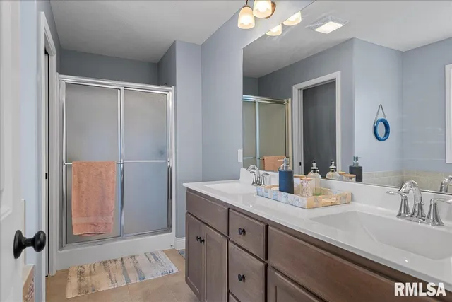 $439,900 | 905 Boxwood Court, Chatham, IL 62629