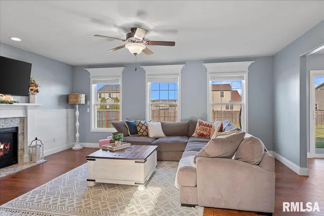 $439,900 | 905 Boxwood Court, Chatham, IL 62629