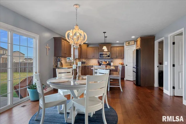 $439,900 | 905 Boxwood Court, Chatham, IL 62629