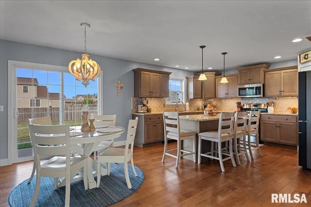 $439,900 | 905 Boxwood Court, Chatham, IL 62629