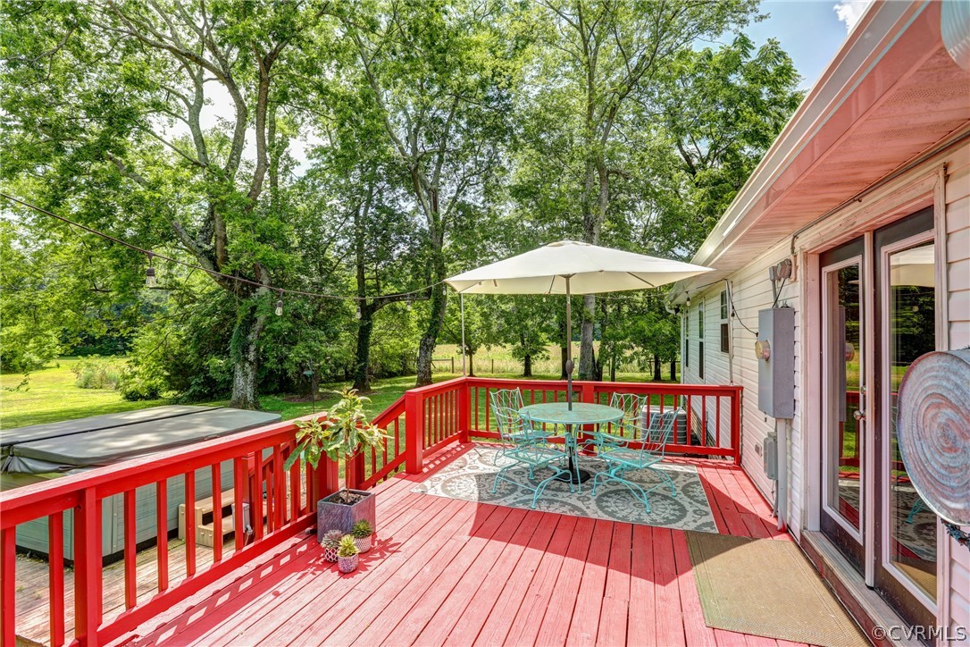 5226 North Warriner Road Richmond, VA 23231 - Photo 29 of 50 a view of a chair and tables in the balcony