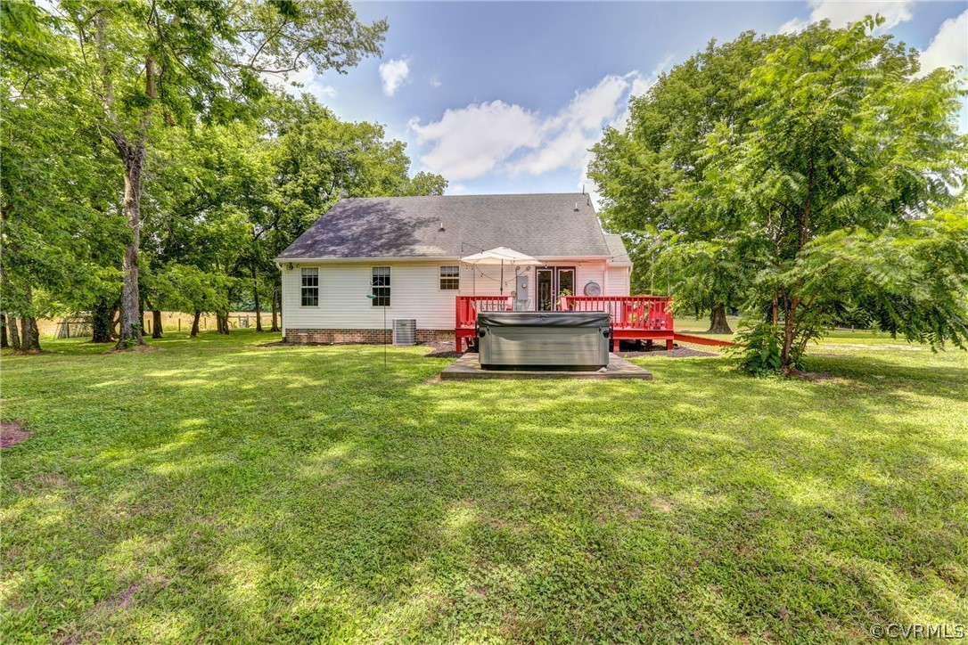 5226 North Warriner Road Richmond, VA 23231 - Photo 33 of 50 a front view of a house with a garden and trees