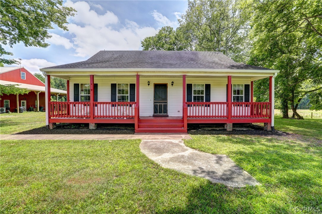 5226 North Warriner Road Richmond, VA 23231 - Photo 35 of 50 a view of a house with a backyard and a tree